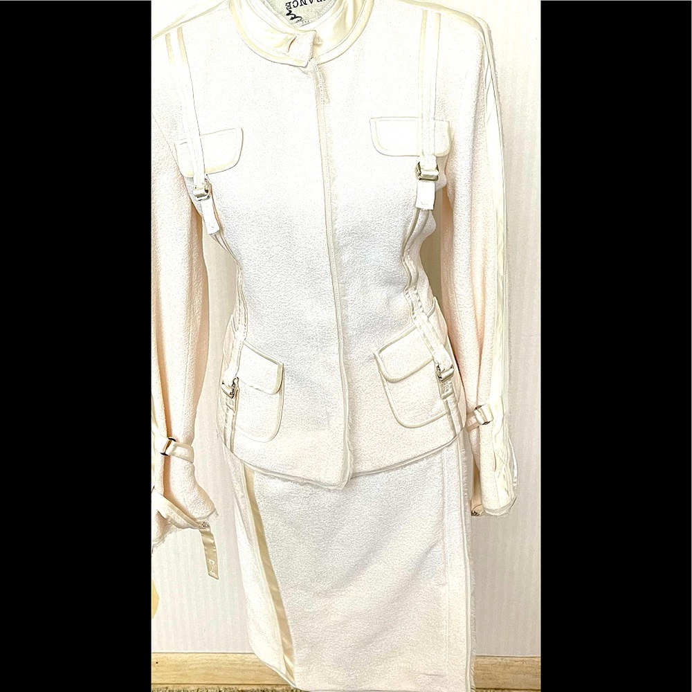 St John couture skirt suit size 8 real pockets